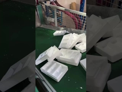 Máy đúc EPS đang sản xuất hộp cách điện EPS